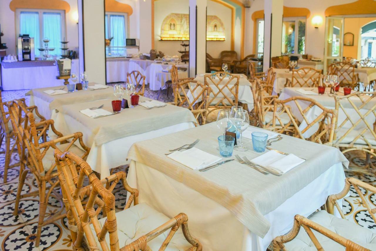 Hotel Arabesque Varigotti Eksteriør billede
